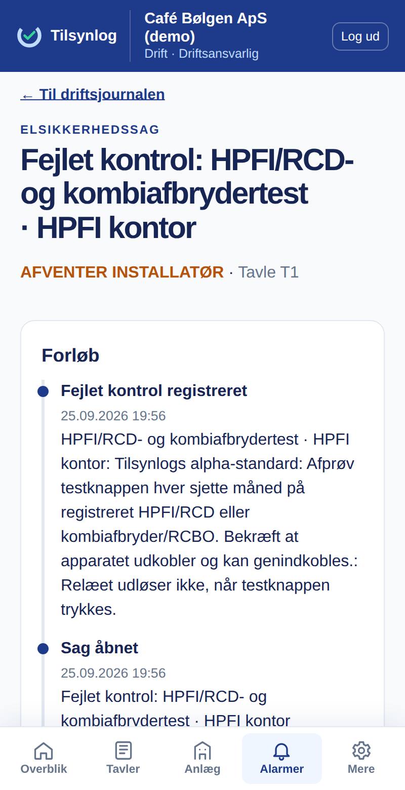 Elsikkerhedssagen med status "Afventer installatør" og forløbet fra fejl til alarm.